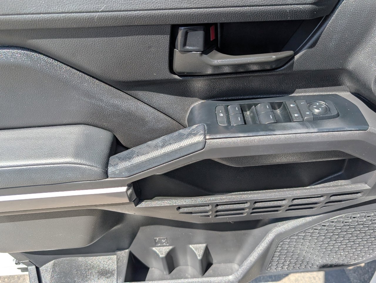 Used 2025 Toyota Tacoma SR5 image 15