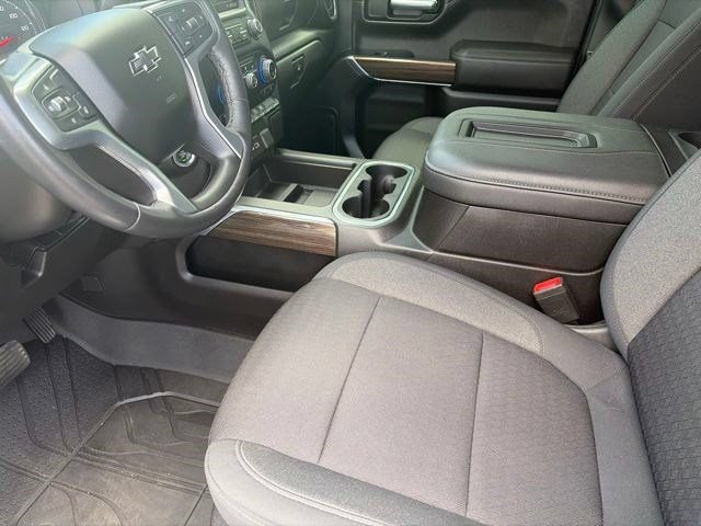 Used 2022 Chevrolet Silverado 1500 RST w/ Redline Edition AWD/4WD image 9