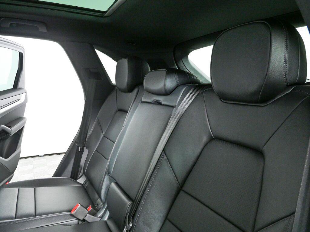 New 2026 Porsche Cayenne AWD/4WD image 23