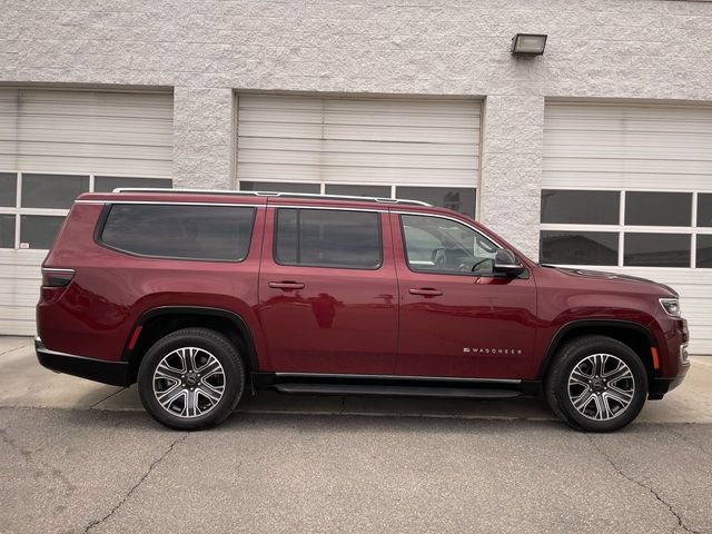 Used 2025 Jeep Wagoneer L 4WD image 1