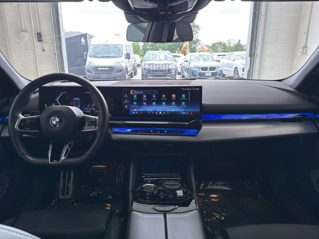 Used 2024 BMW 540i xDrive w/ M Sport Package image 37