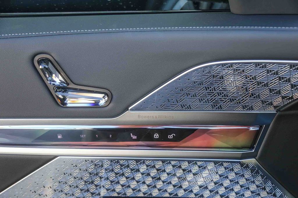 New 2026 BMW 750e xDrive w/ Premium Package AWD/4WD image 18