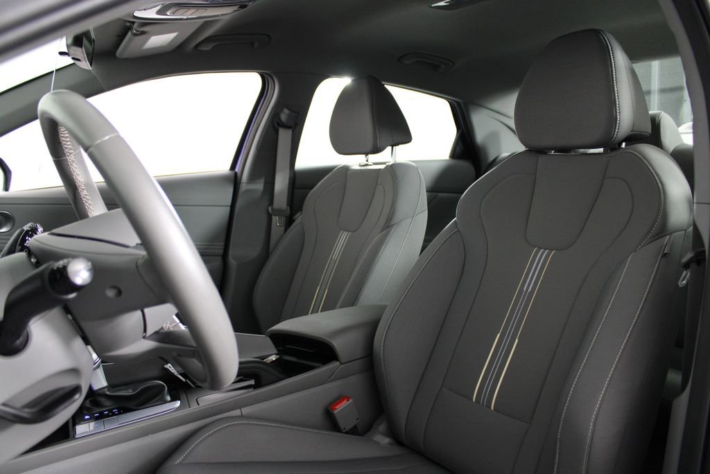Certified 2025 Hyundai Elantra Sport image 19
