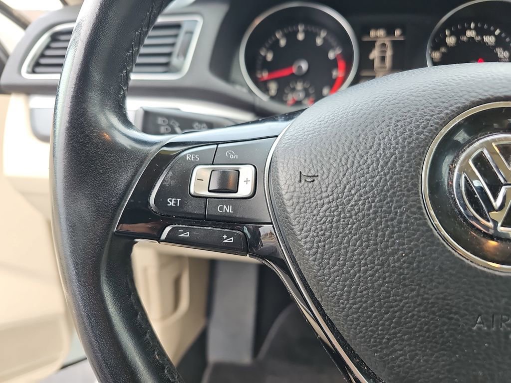 Used 2017 Volkswagen Passat 1.8T R-Line w/ R-Line Lighting Package image 17