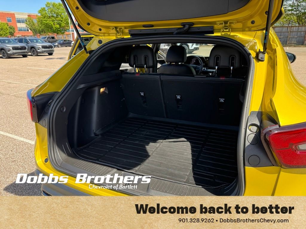 Used 2024 Chevrolet Trax RS w/ Sunroof Package image 39