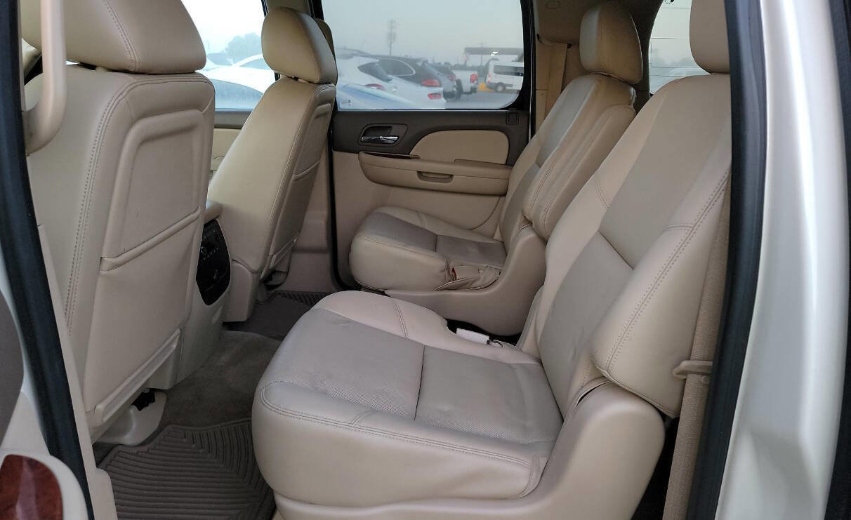 Used 2013 Chevrolet Suburban LTZ image 12