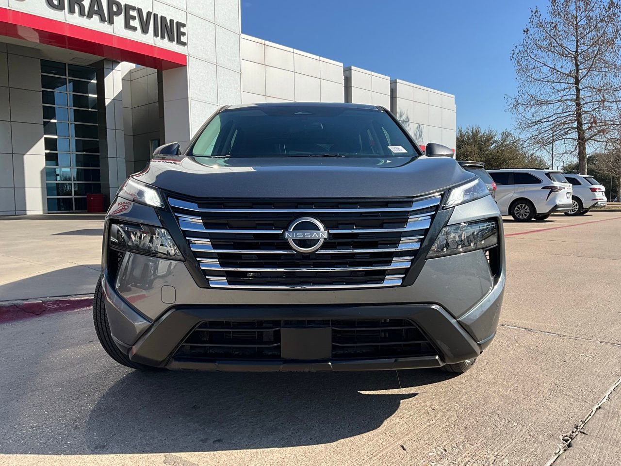 Used 2025 Nissan Rogue SV image 3