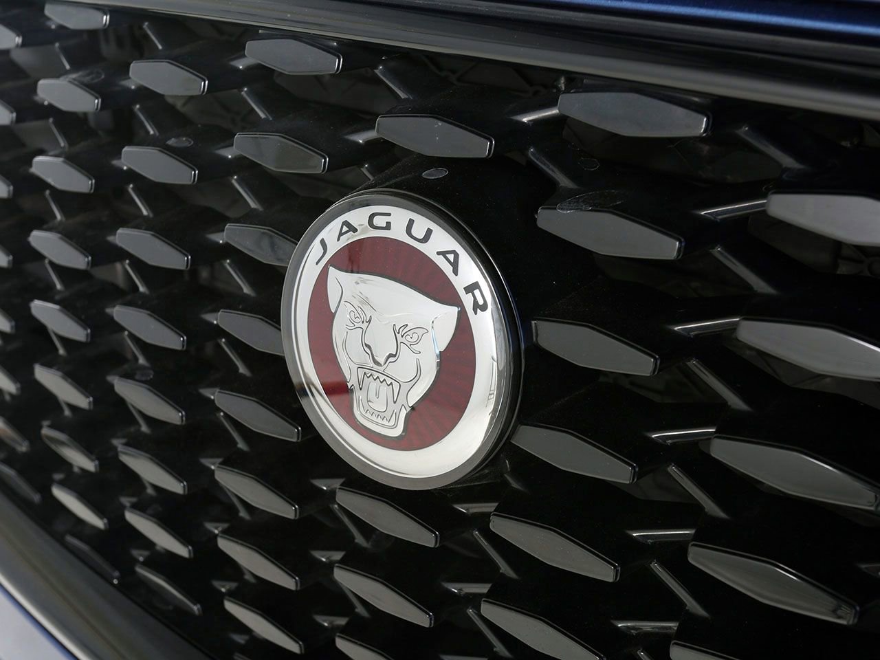 Used 2023 Jaguar F-PACE S AWD/4WD image 7