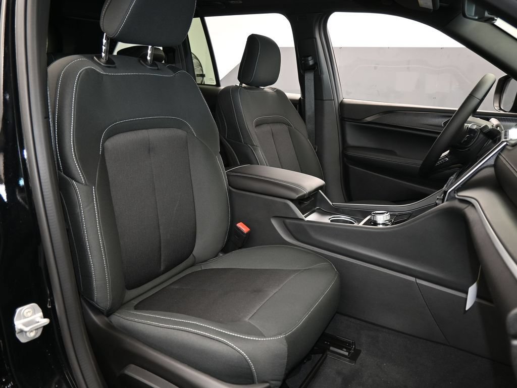 New 2026 Jeep Grand Cherokee Laredo X AWD/4WD image 36