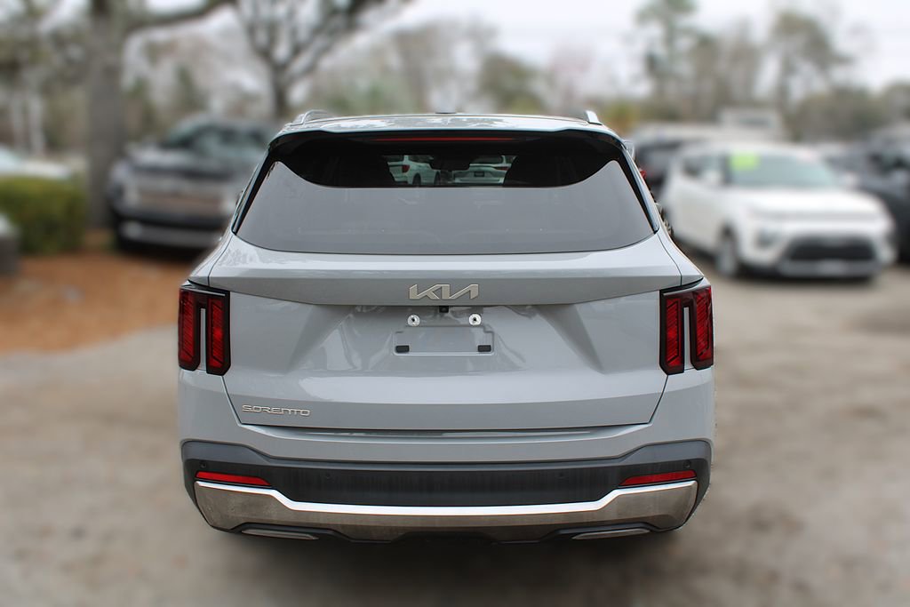 Certified 2025 Kia Sorento S w/ Panoramic Sunroof Package image 8