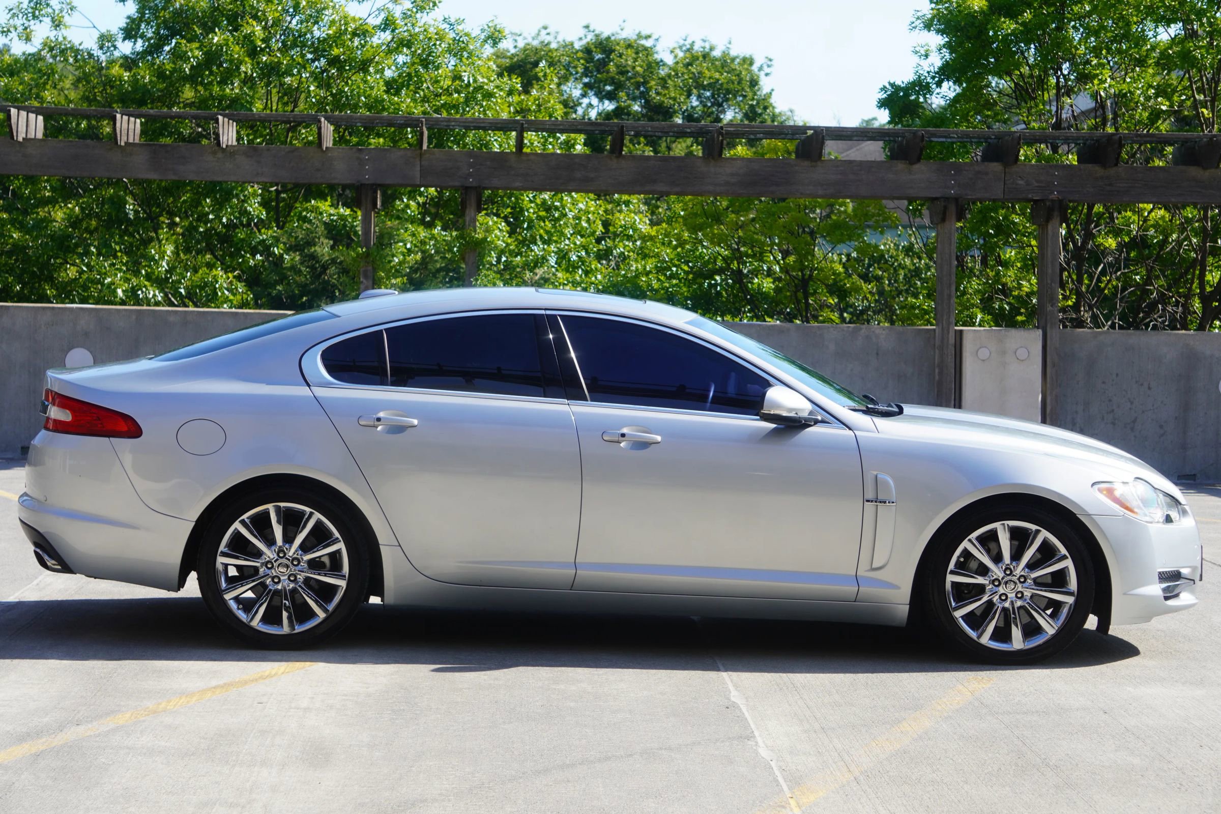 Used 2011 Jaguar XF Premium RWD image 8