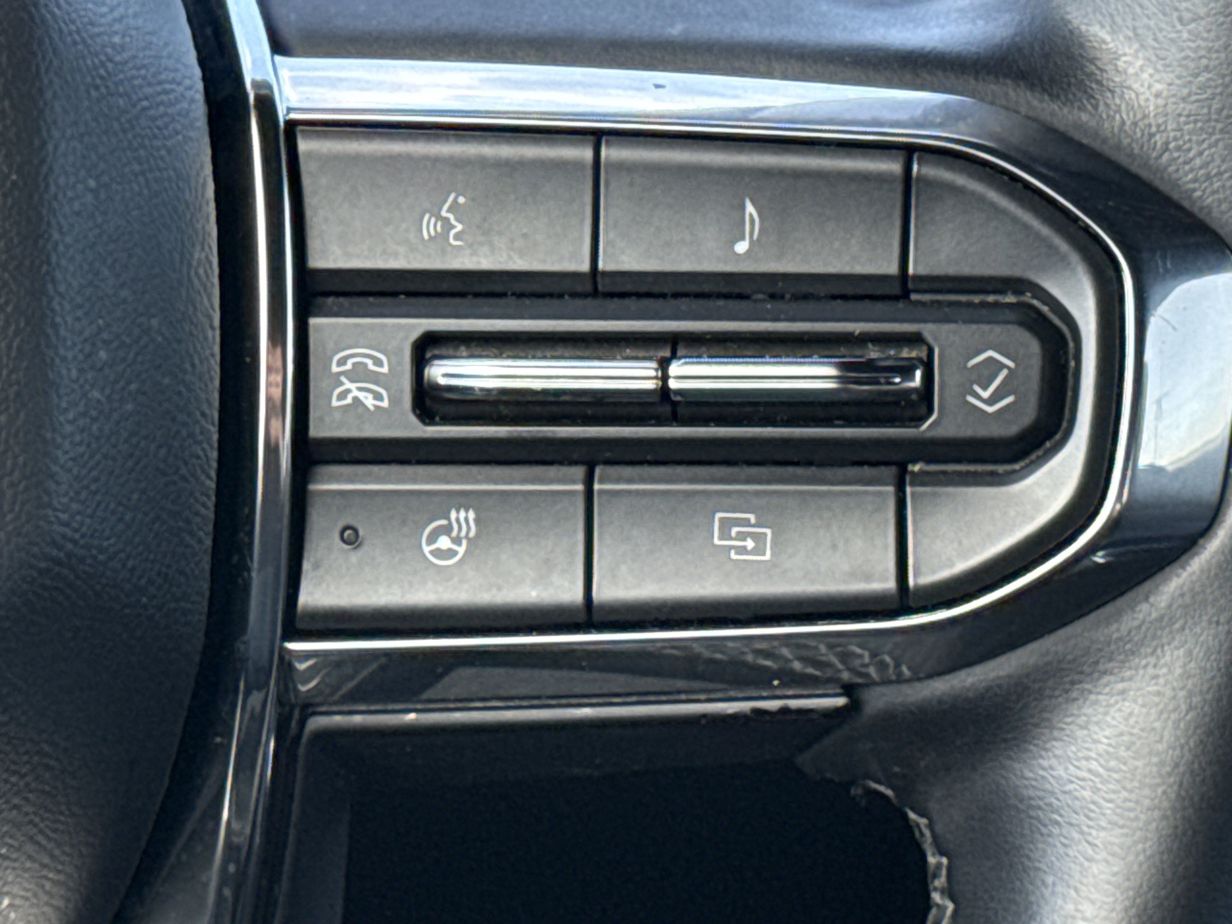 Used 2025 GMC Acadia Elevation image 32