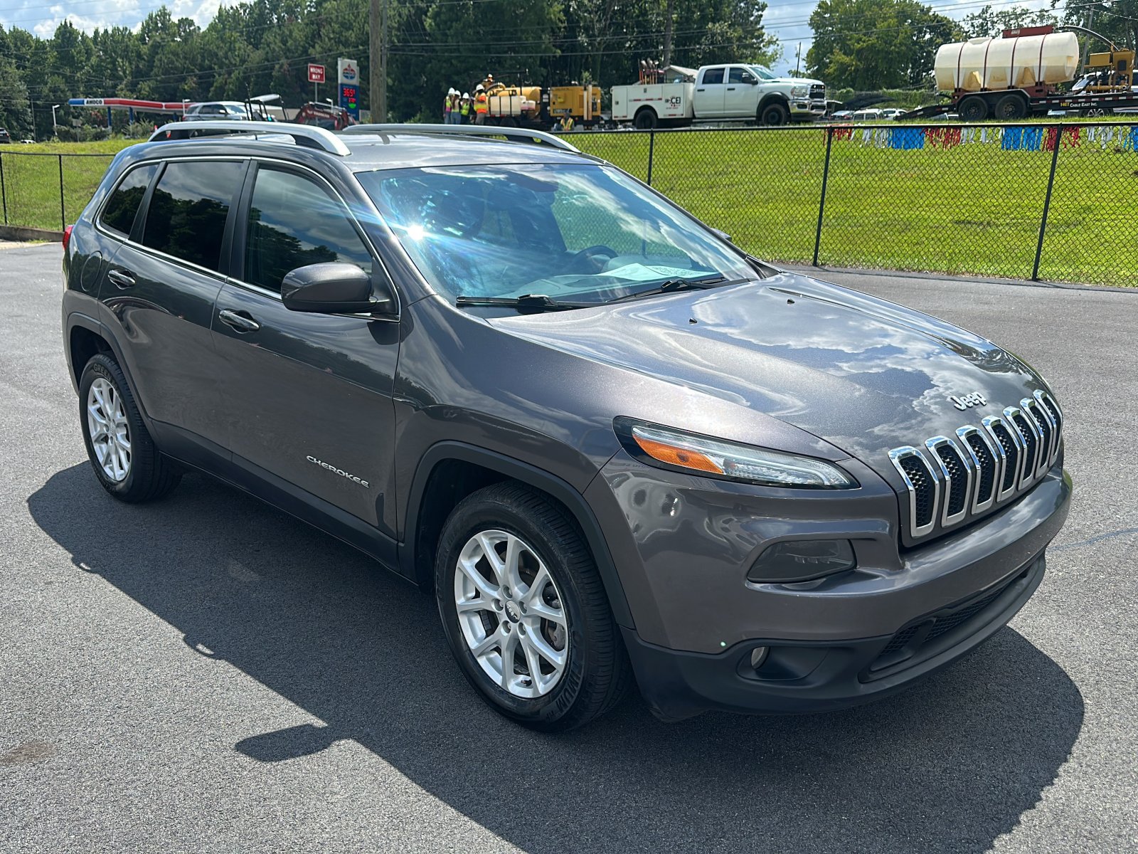 Used 2018 Jeep Cherokee Latitude Plus FWD image 7