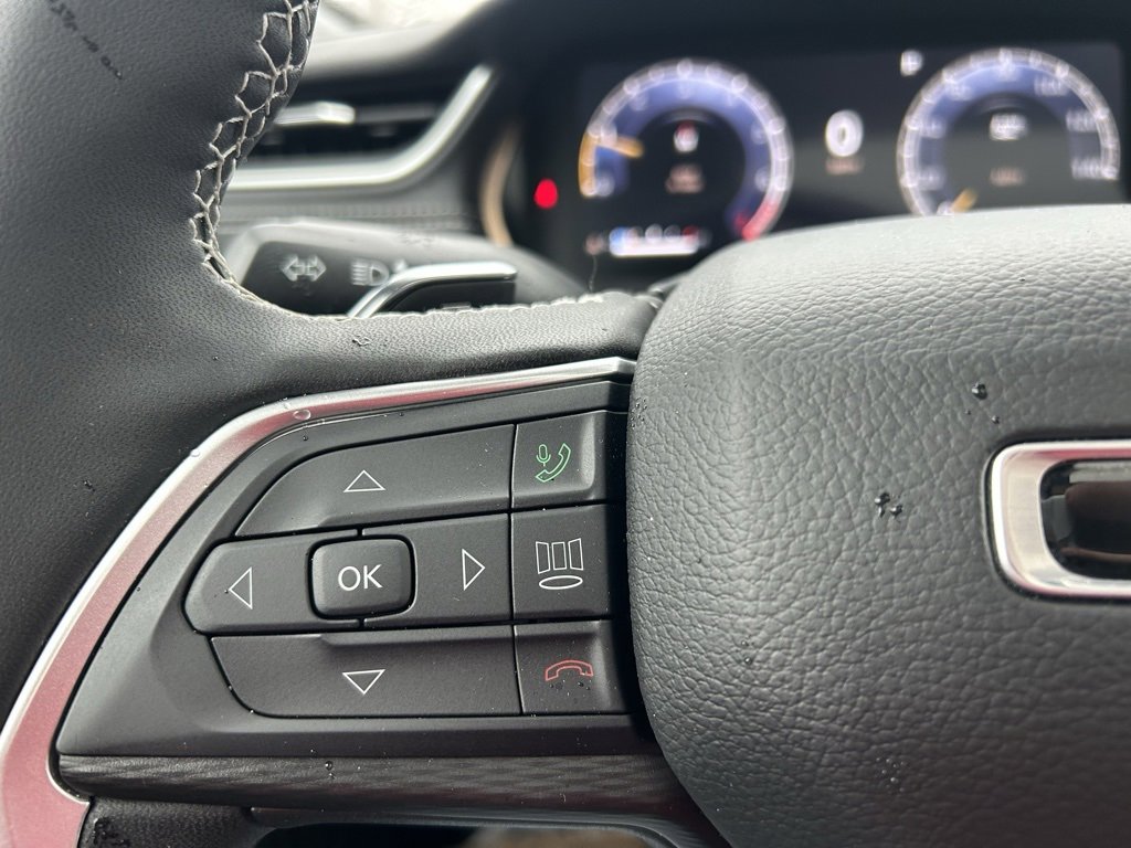 Used 2025 Jeep Grand Cherokee L Laredo w/ Luxury Tech Group I image 17