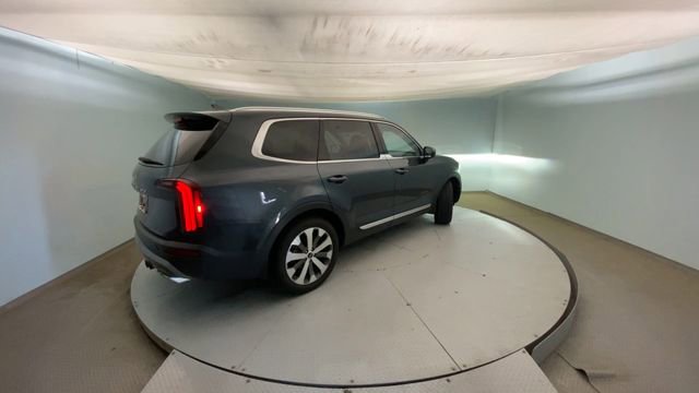 Used 2022 Kia Telluride EX w/ EX Premium Package FWD image 2
