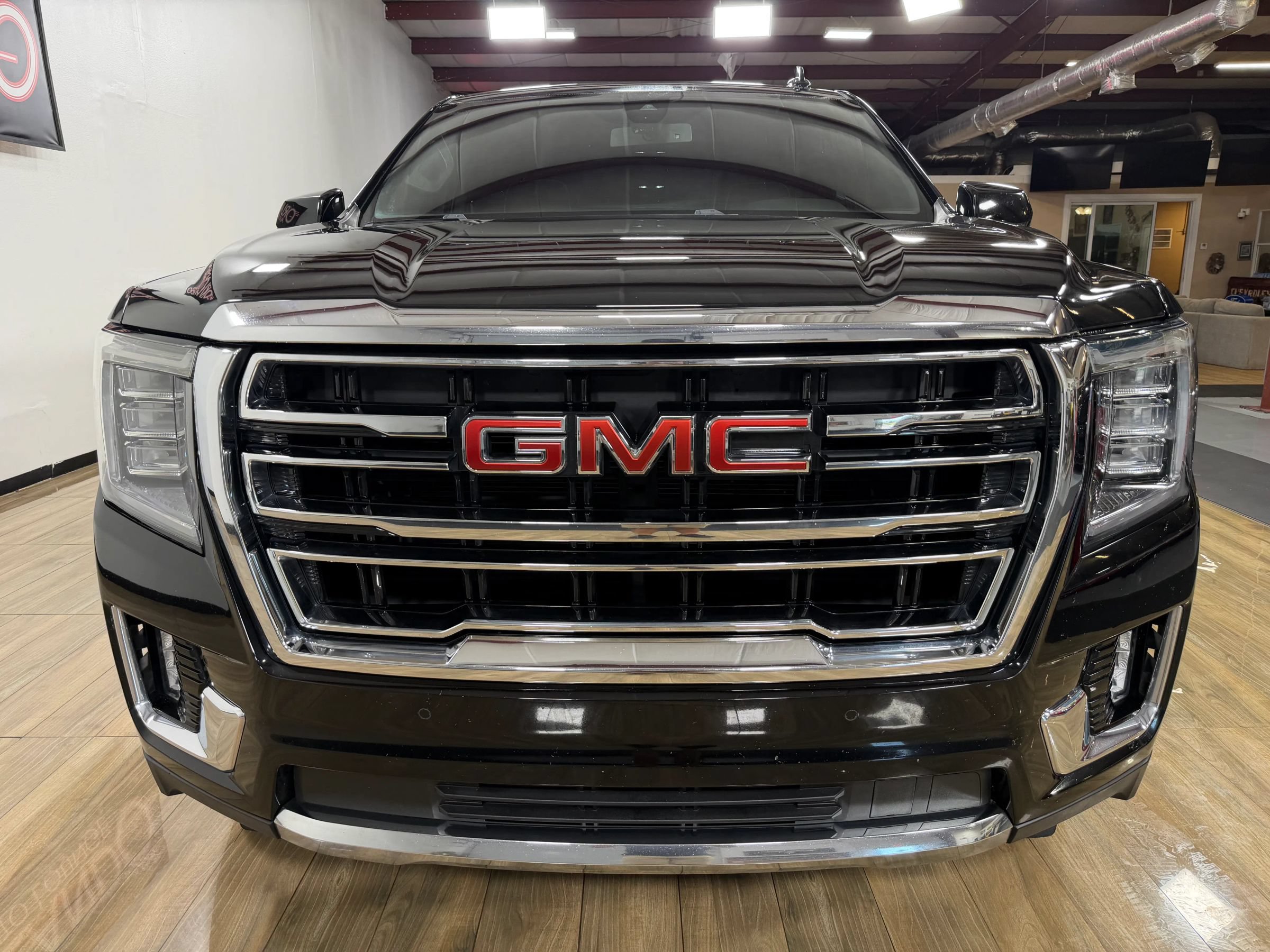 Used 2021 GMC Yukon XL SLT RWD image 2