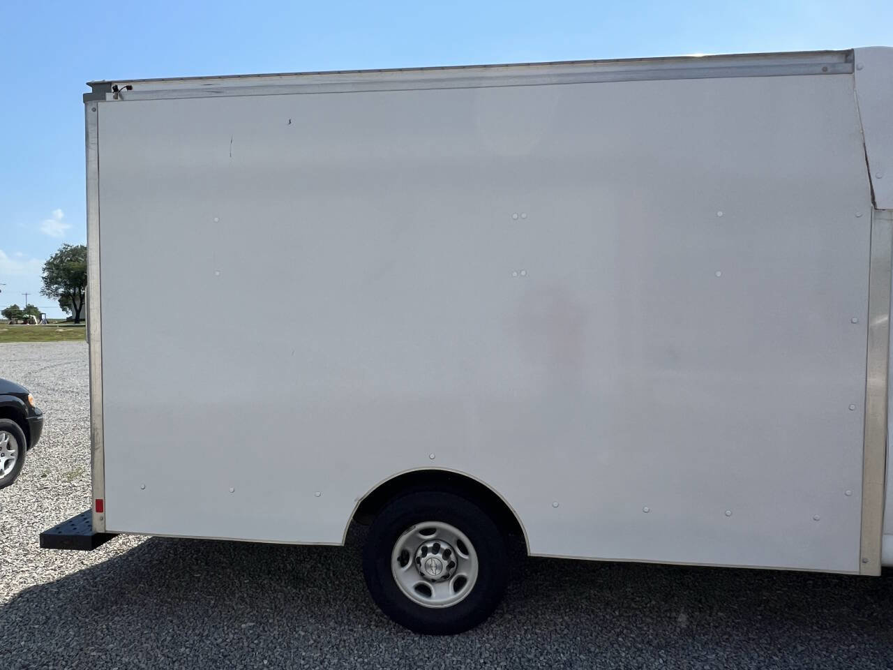 Used 2018 Chevrolet Express 3500 w/ Power Convenience Package RWD image 3