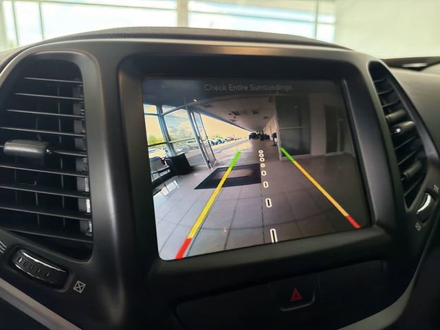 Used 2016 Jeep Cherokee Trailhawk w/ Comfort/Convenience Group AWD/4WD image 27
