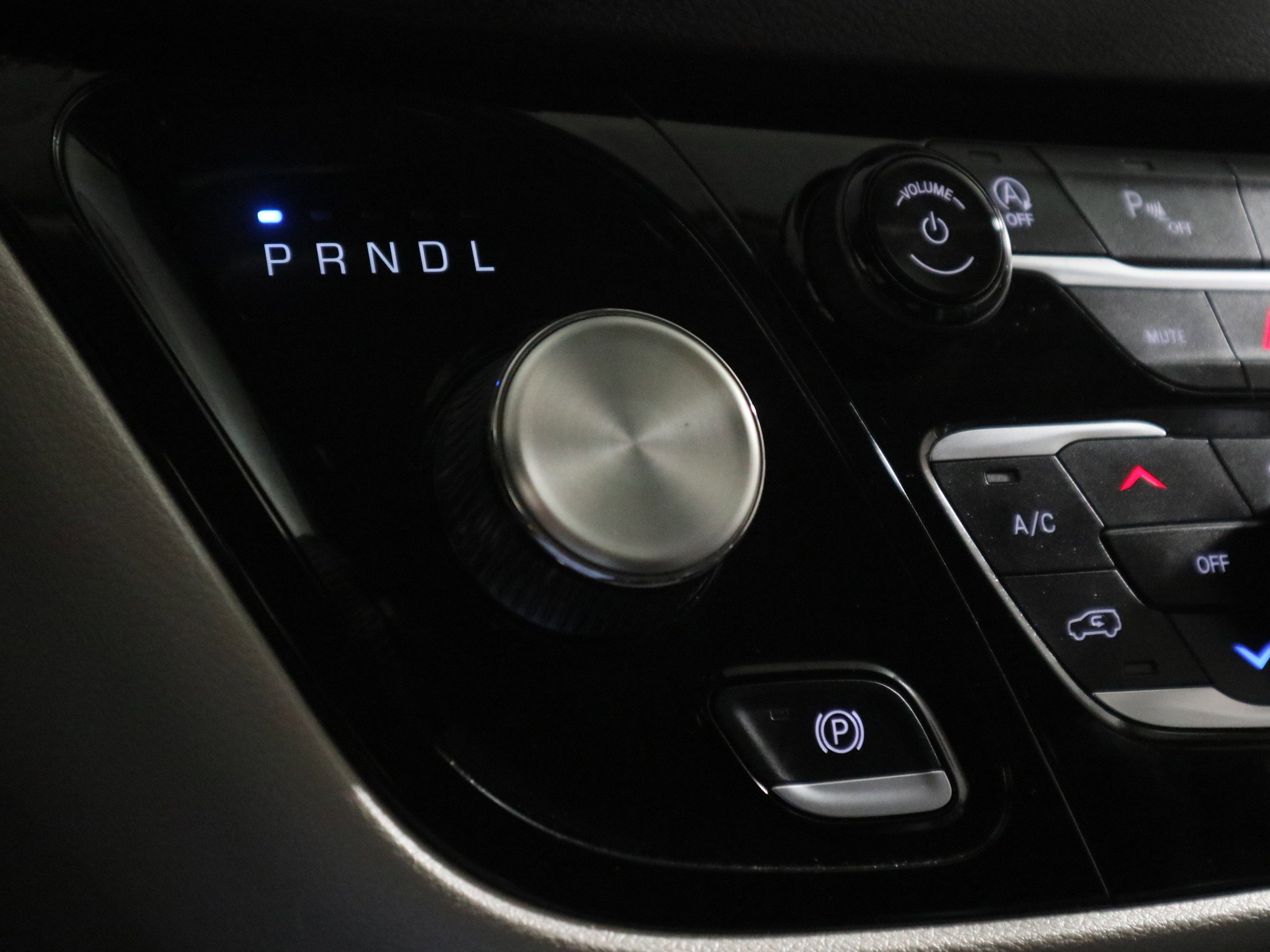 Used 2024 Chrysler Pacifica Touring-L image 28