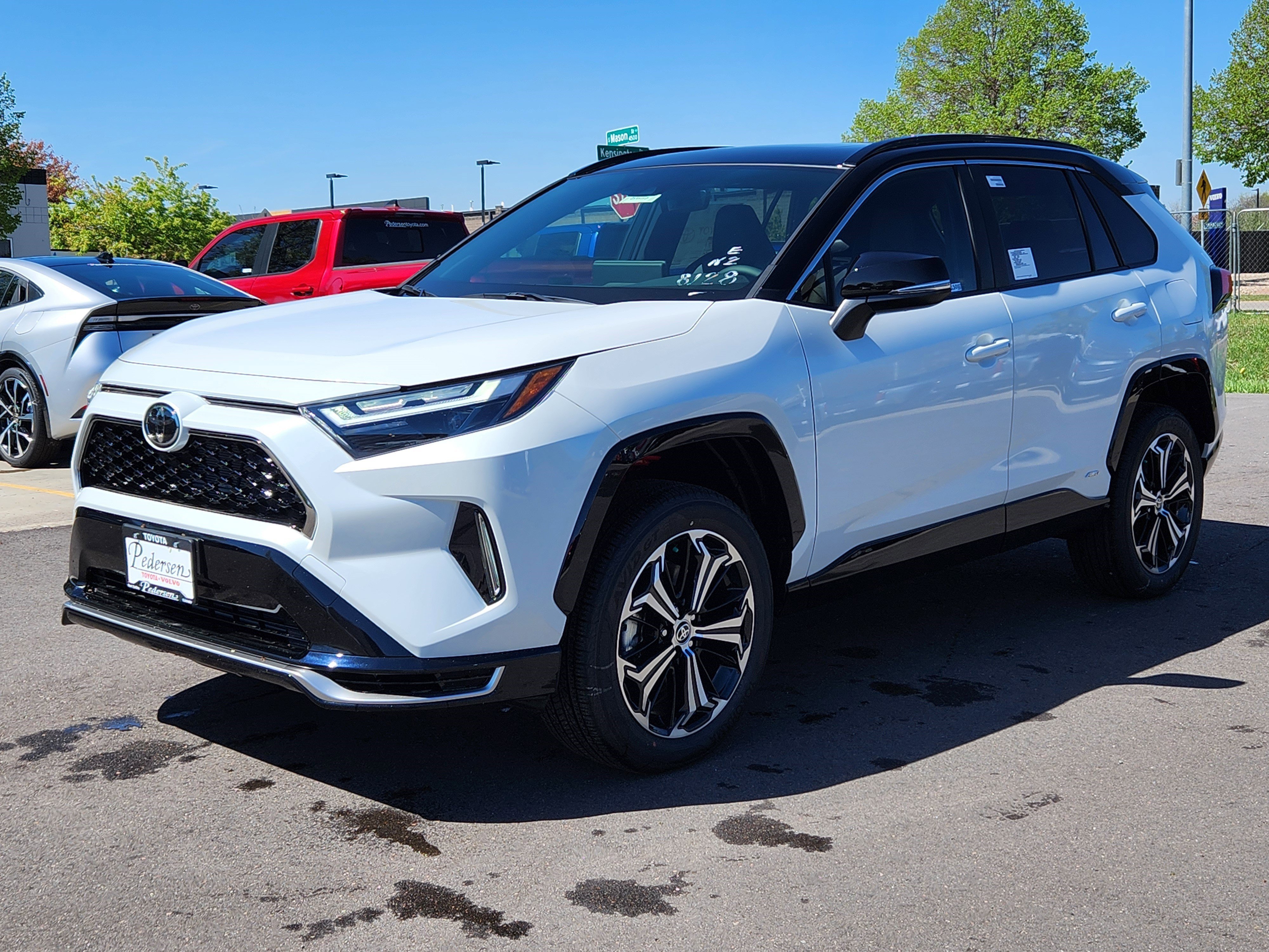 New 2025 Toyota RAV4 XSE w/ Weather Package AWD/4WD image 4