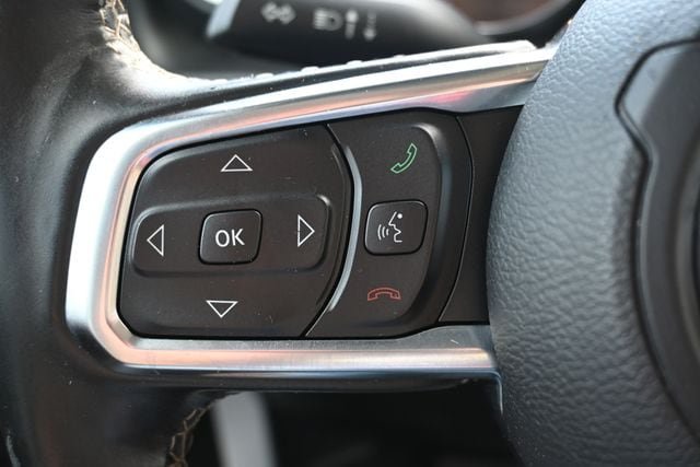 Used 2019 Jeep Wrangler Unlimited Sahara AWD/4WD image 38
