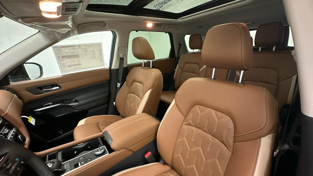 New 2026 Nissan Pathfinder Platinum w/ Cargo Package image 9