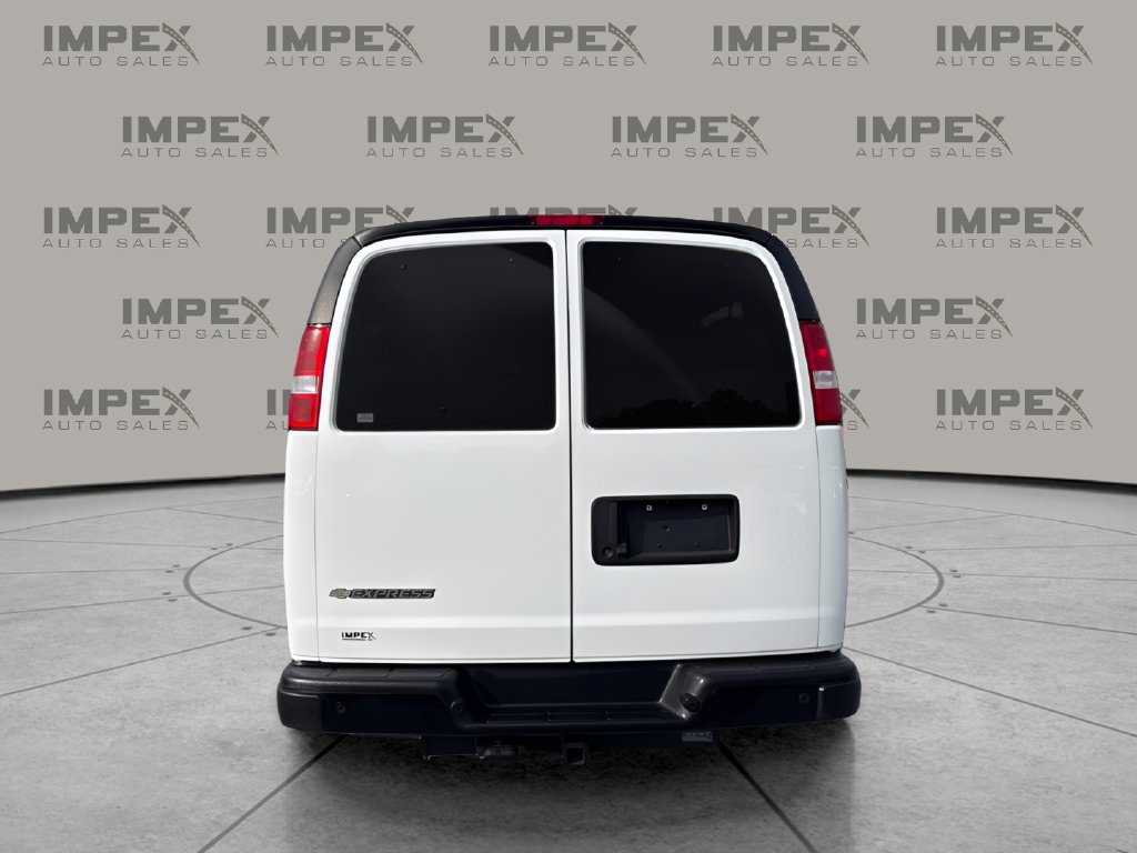 Used 2024 Chevrolet Express 3500 LS RWD image 4