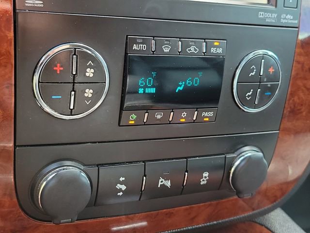 Used 2014 Chevrolet Suburban LTZ RWD image 27