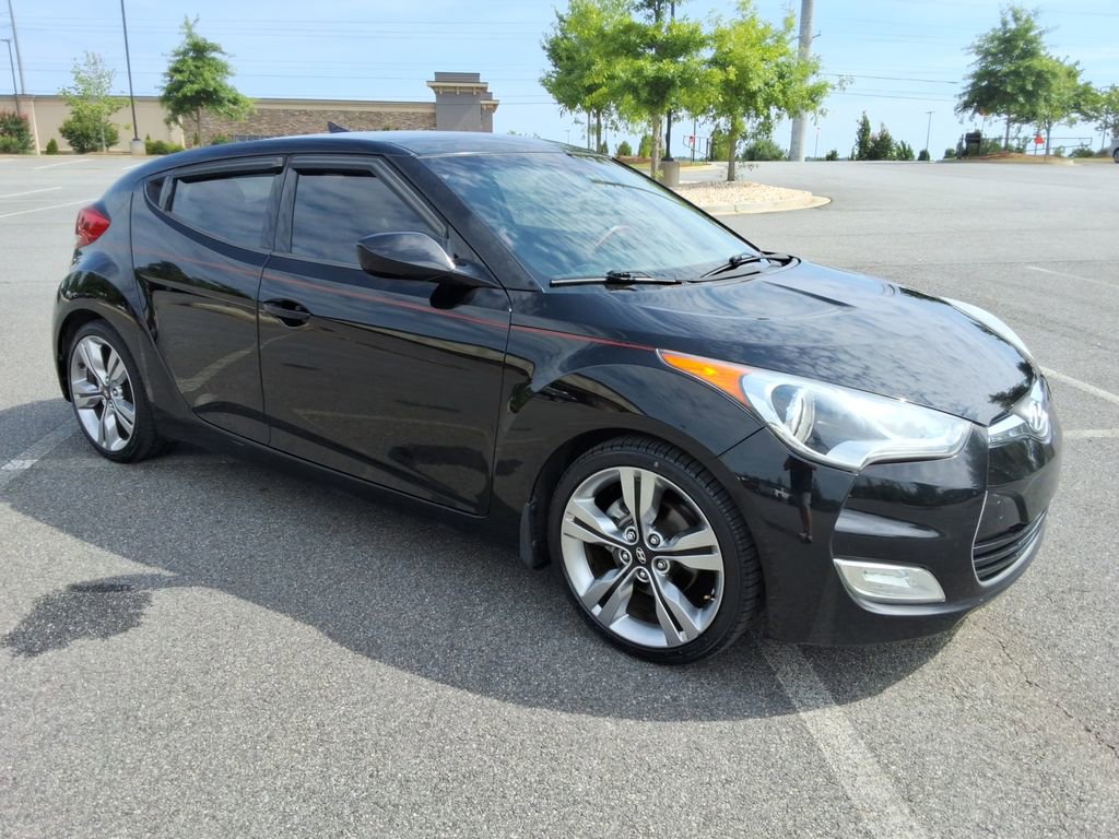 Used 2012 Hyundai Veloster w/ Tech Pkg FWD video 3