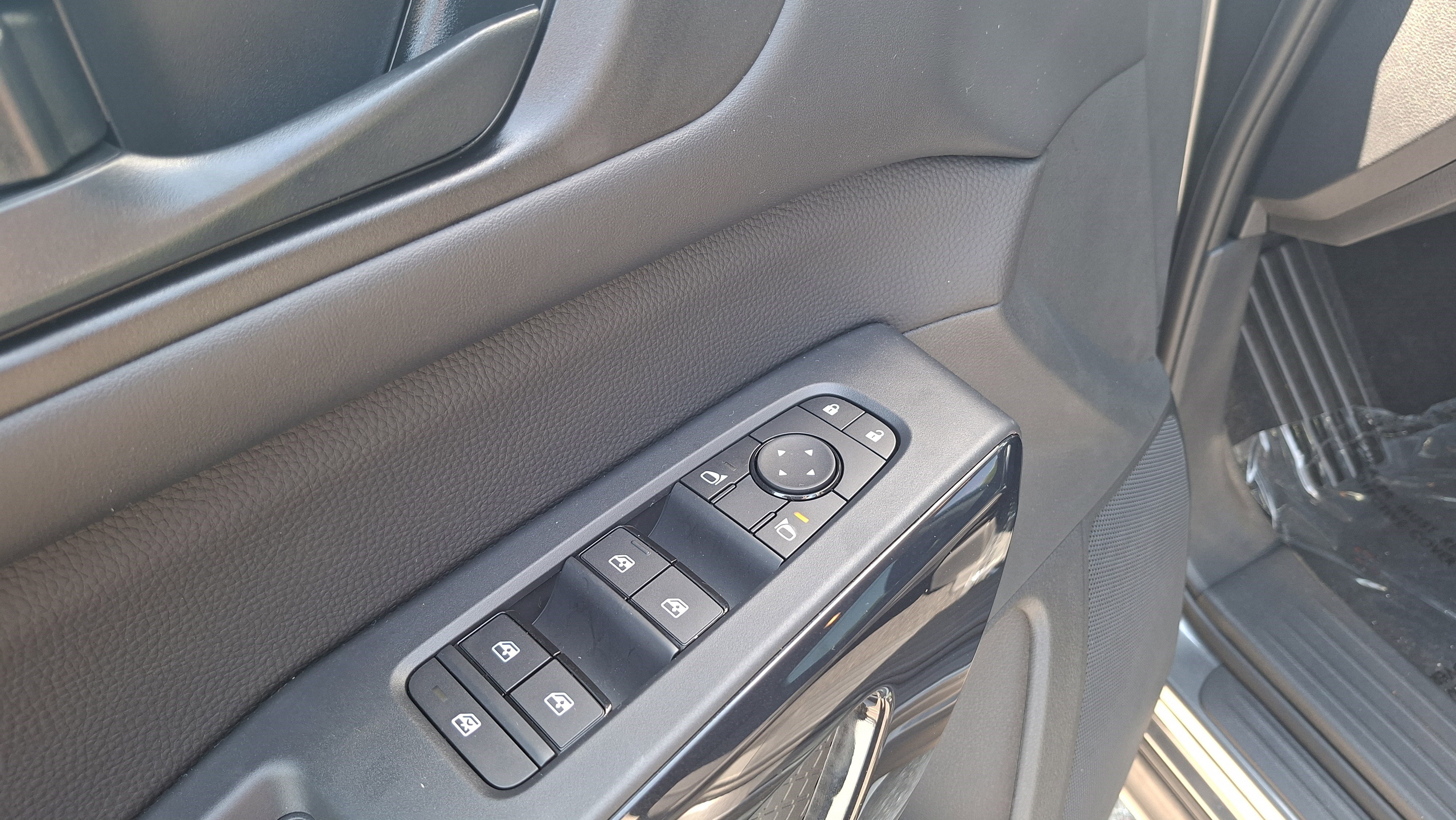 New 2026 Nissan Pathfinder SV image 12