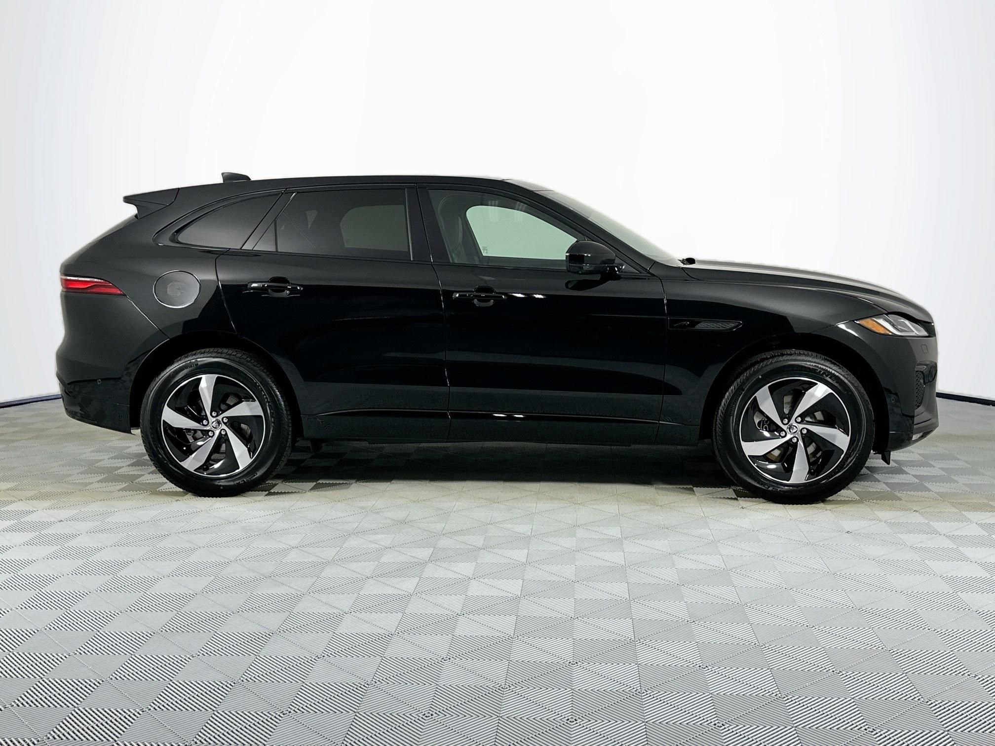 Certified 2026 Jaguar F-PACE R-Dynamic S AWD/4WD image 4