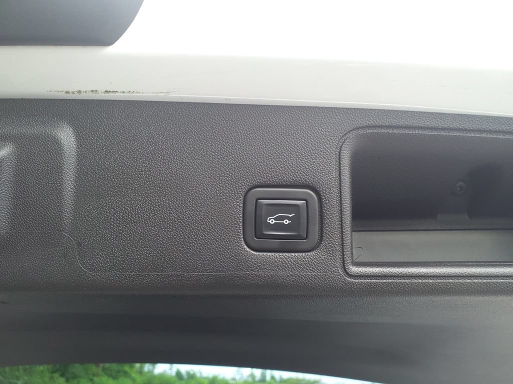 Used 2022 GMC Terrain AT4 w/ Tech Package AWD/4WD image 16