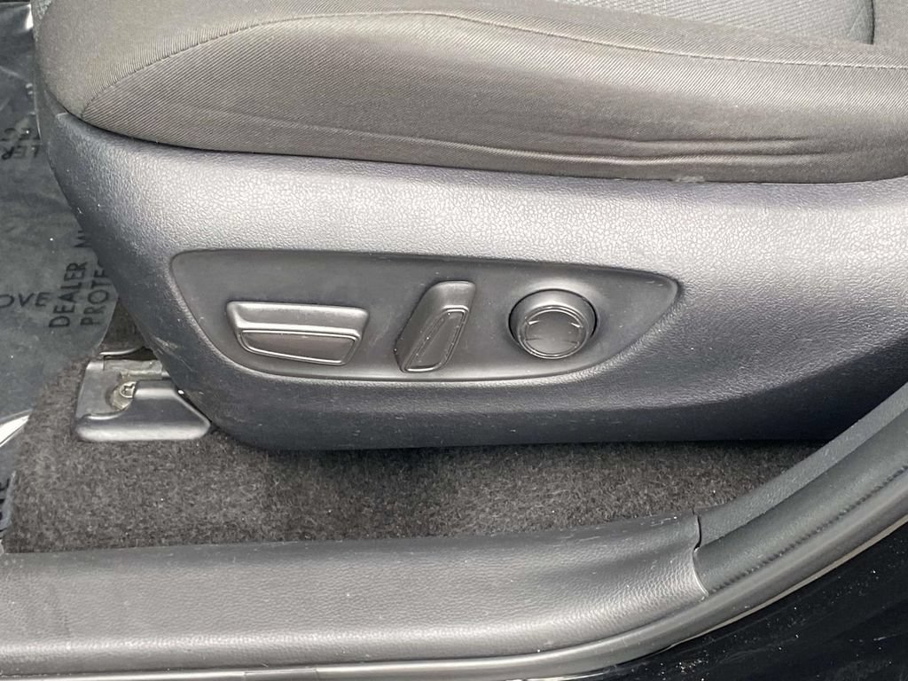Used 2024 Toyota RAV4 XLE FWD image 14
