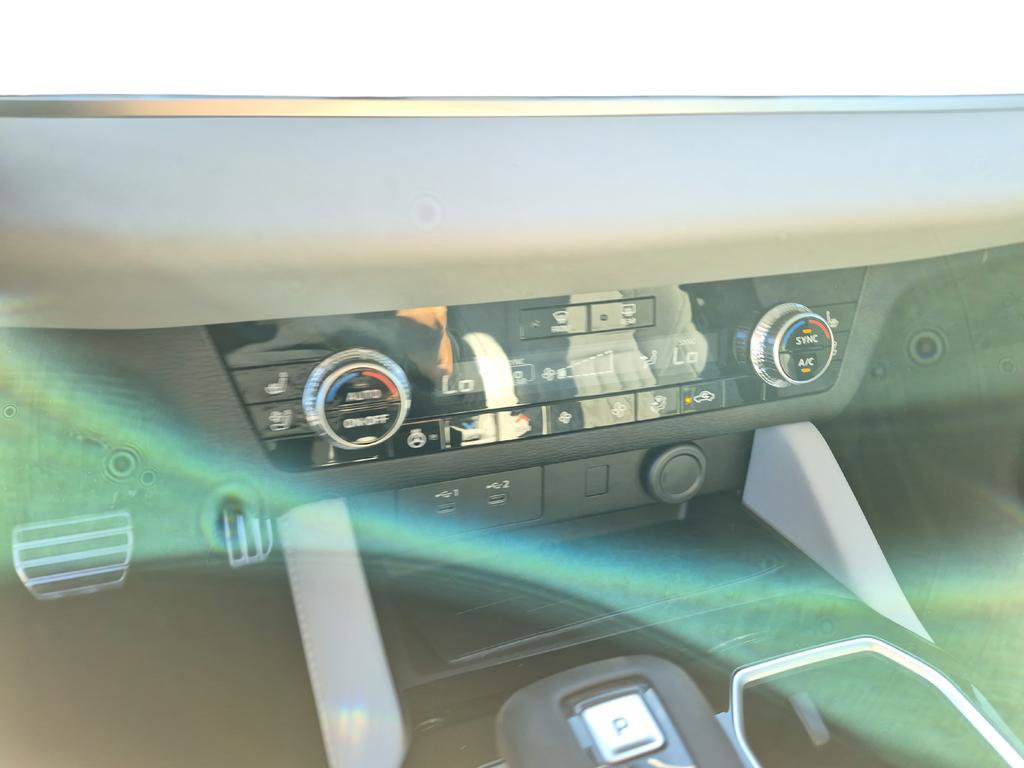 New 2026 Mitsubishi Outlander SEL image 23