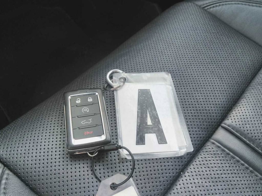 Used 2024 Jeep Wagoneer Series II w/ Flexible Seating Group image 12