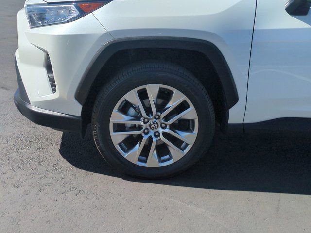 Used 2021 Toyota RAV4 XLE Premium image 10