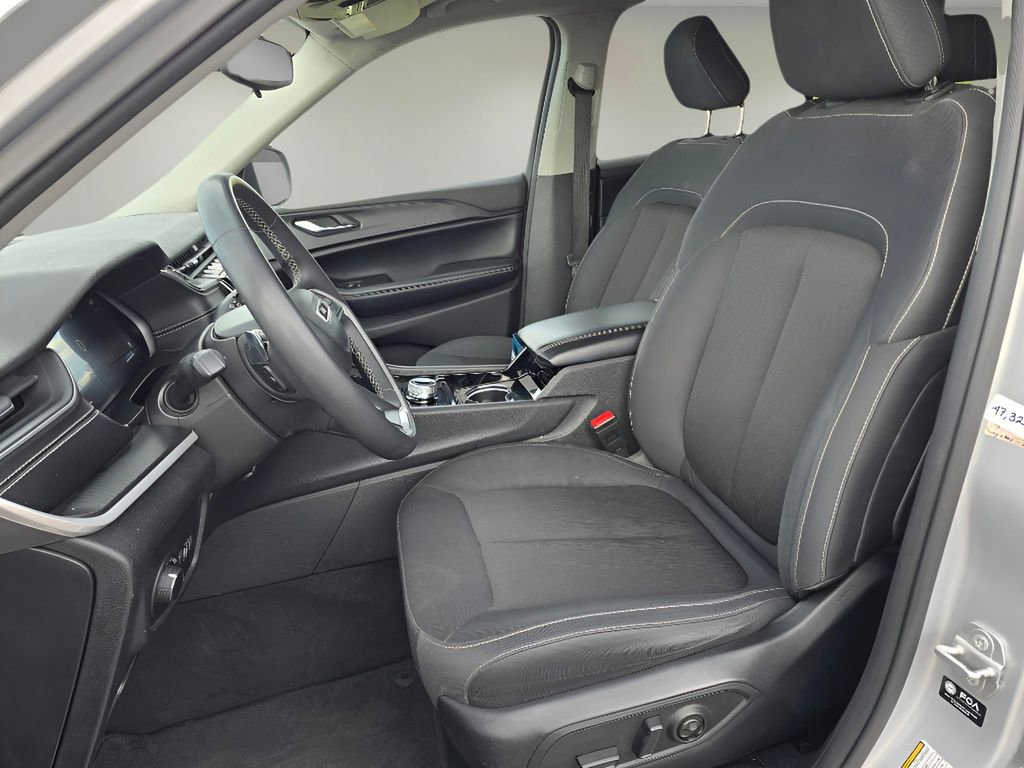 Used 2023 Jeep Grand Cherokee L Laredo image 14