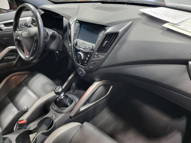 Used 2016 Hyundai Veloster Turbo w/ Option Group 04 FWD image 16