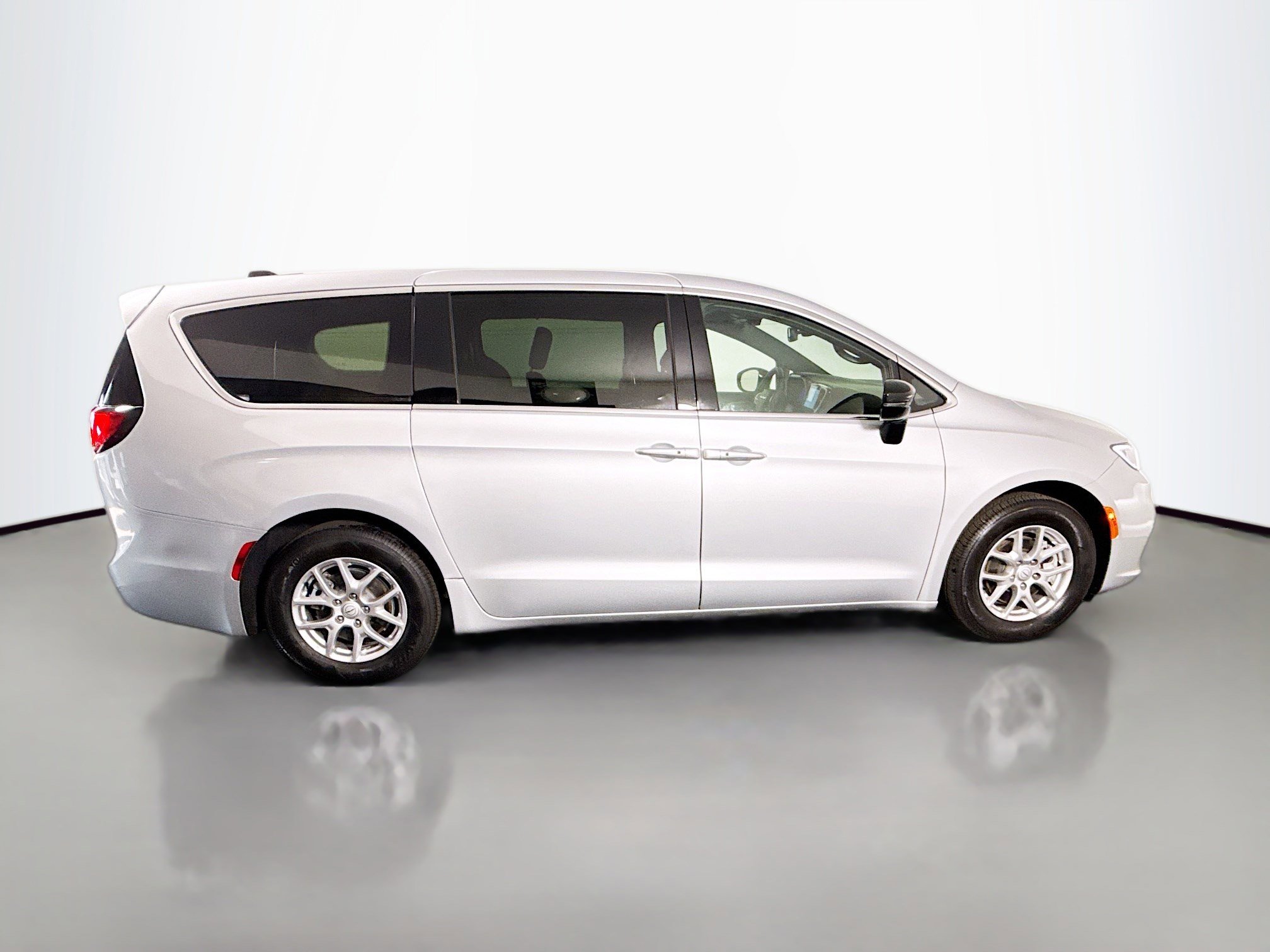 Used 2026 Chrysler Pacifica Select FWD image 11