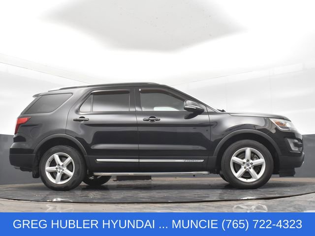 Used 2017 Ford Explorer XLT w/ Equipment Group 202A AWD/4WD image 19