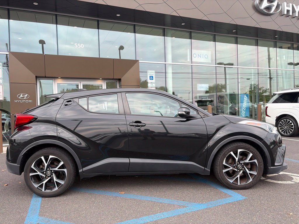 Used 2019 Toyota C-HR XLE FWD image 3