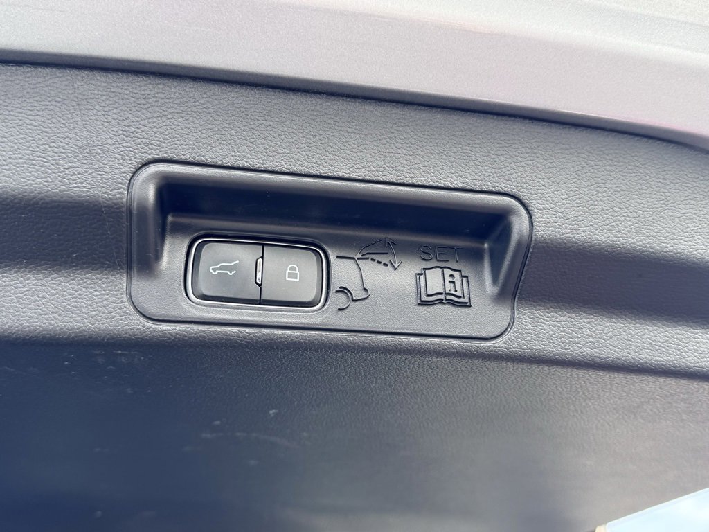 Used 2022 Ford Explorer XLT w/ Equipment Group 202A image 41