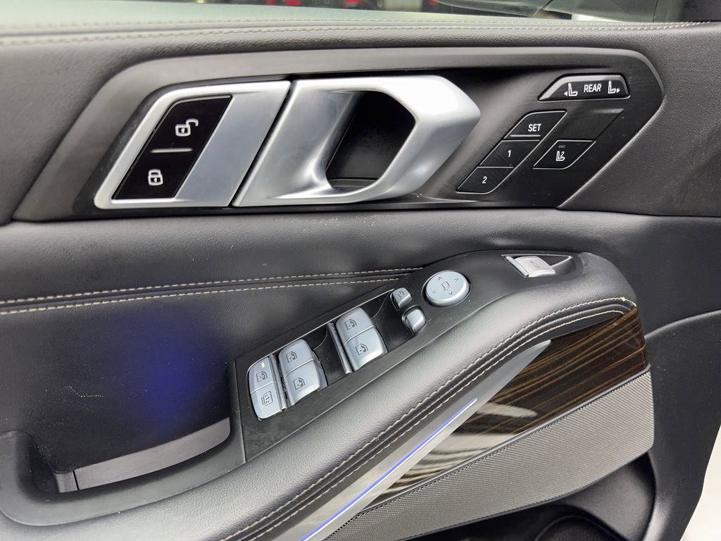 Used 2023 BMW X7 xDrive40i image 32
