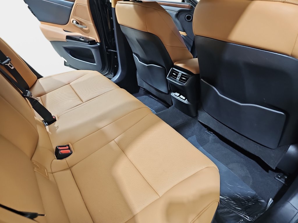 Certified 2025 Lexus ES 350 w/ Premium Package FWD image 11
