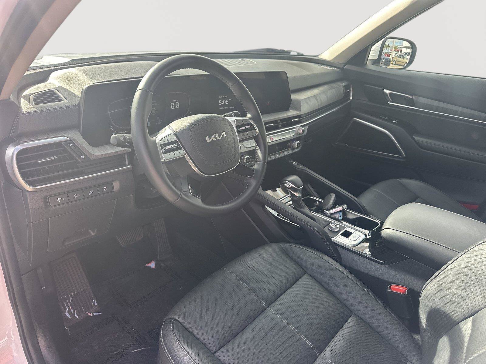 Used 2024 Kia Telluride EX w/ EX Captain's Chair Package FWD image 9