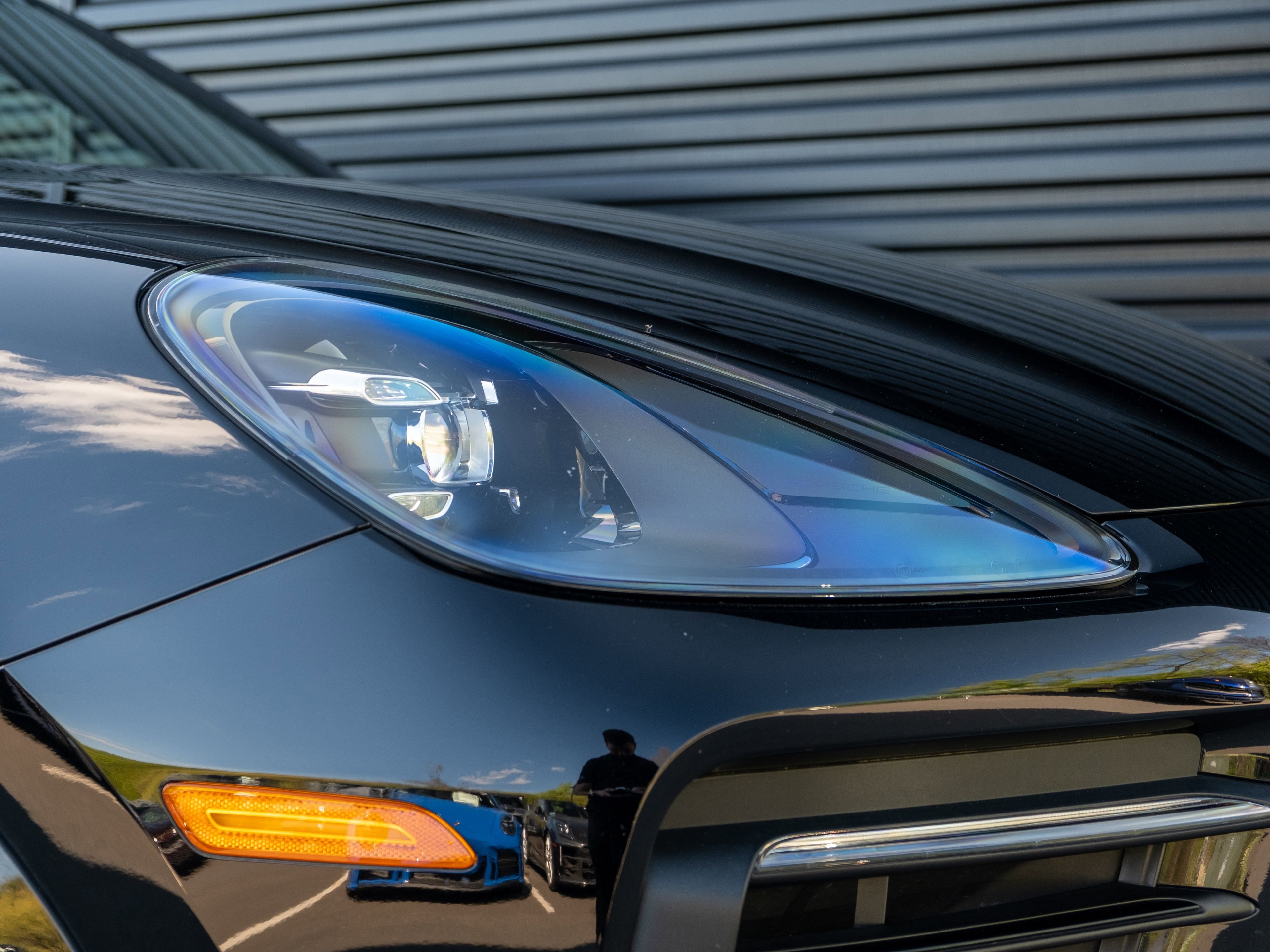 Certified 2022 Porsche Cayenne E-Hybrid AWD/4WD image 33