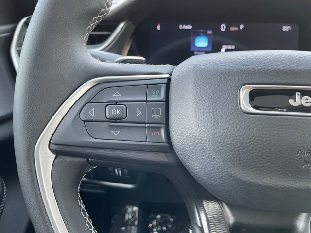 Used 2025 Jeep Grand Cherokee L Laredo image 14