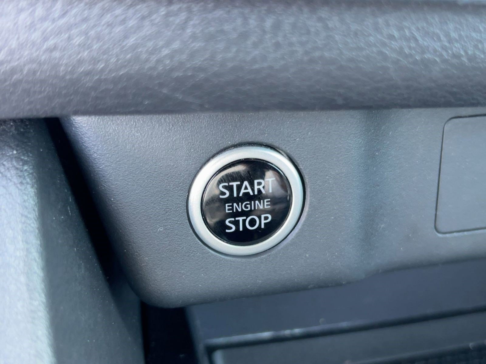 Used 2023 Nissan Rogue SV image 25