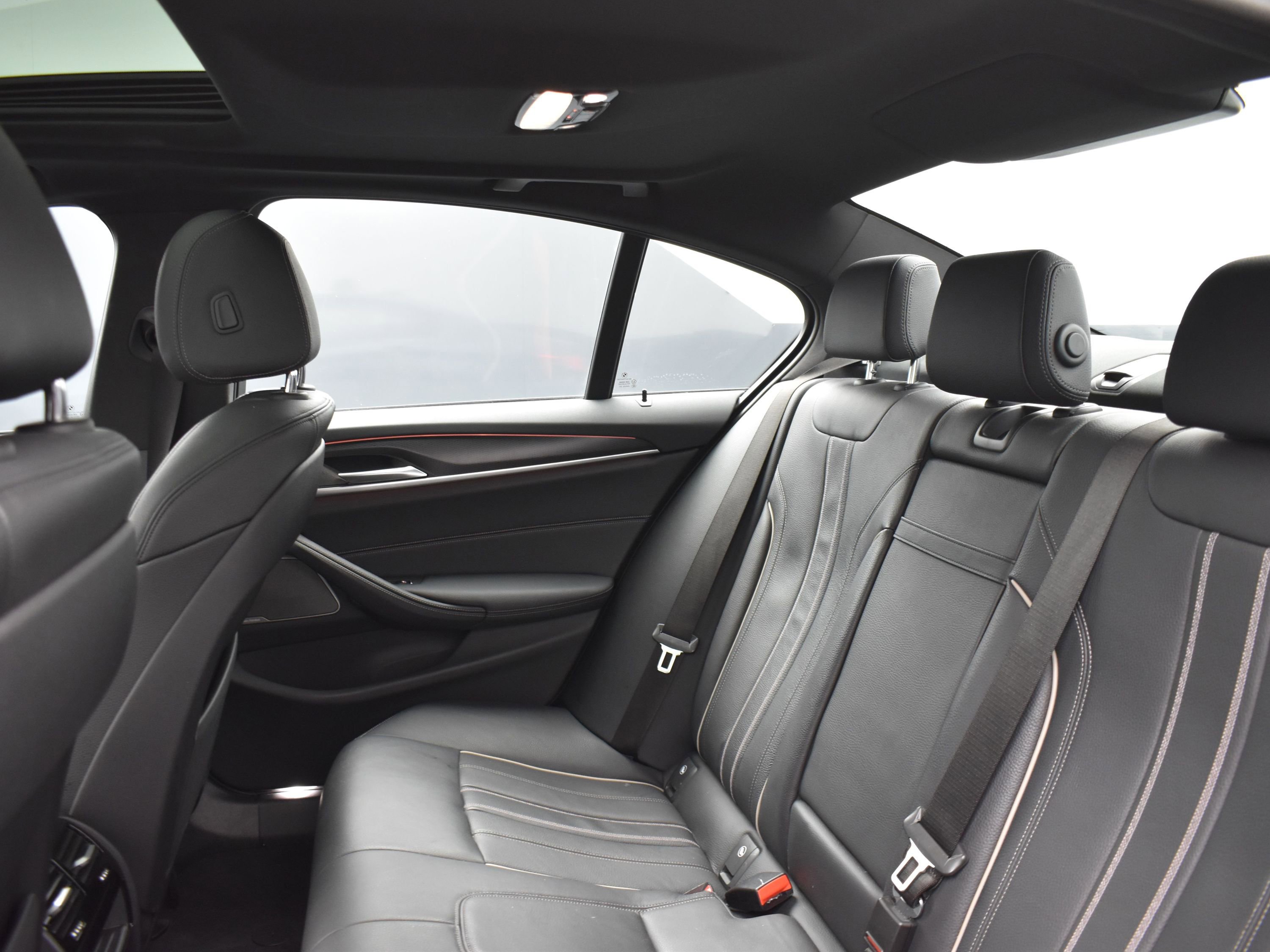 Used 2023 BMW 540i xDrive w/ M Sport Package image 8