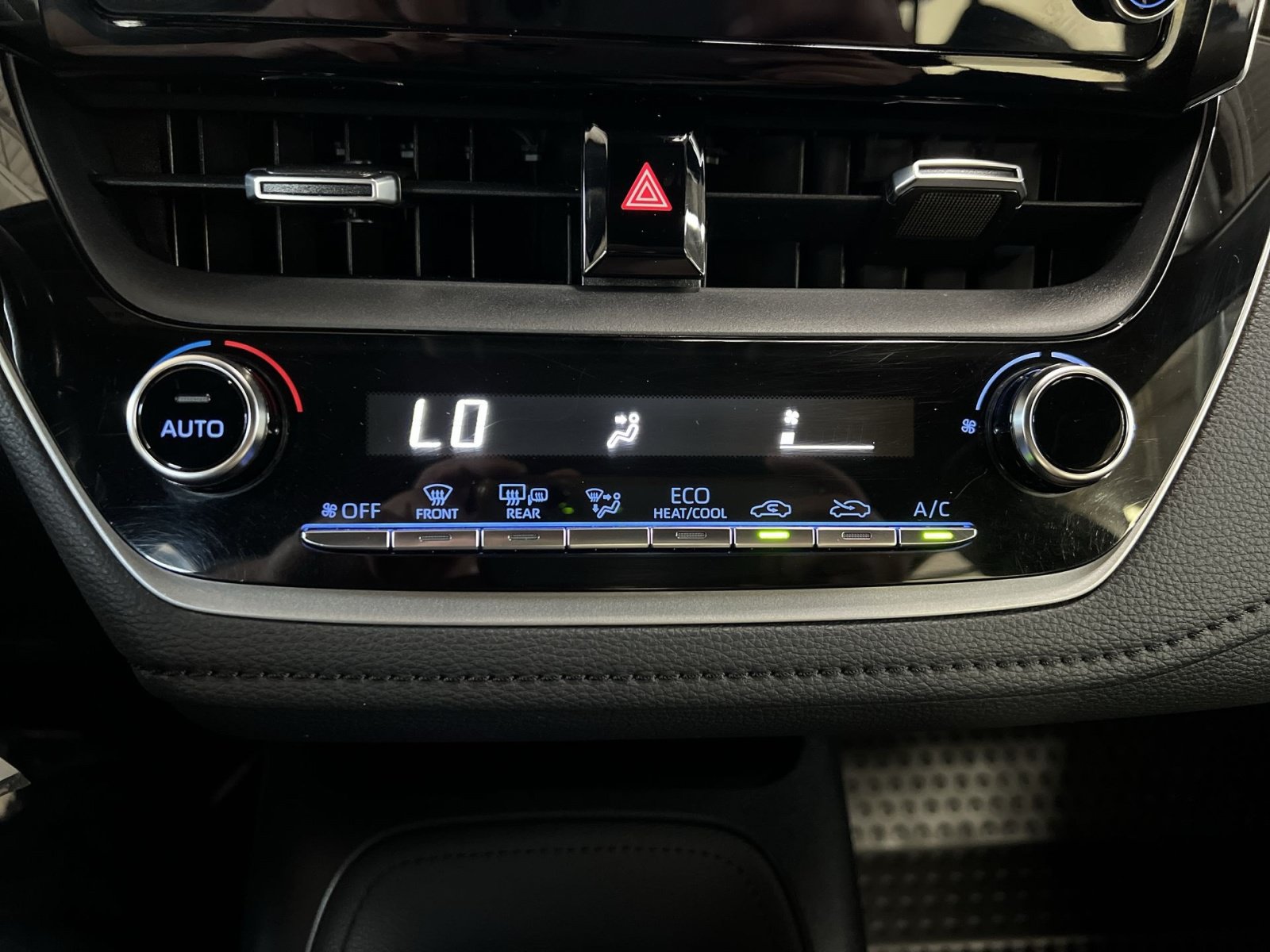 Used 2020 Toyota Corolla SE FWD image 15